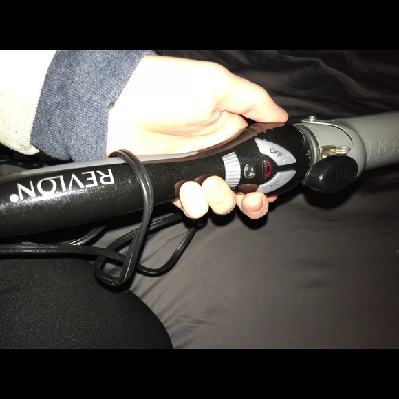 Revelon Curling Iron - Picture 2 of 2